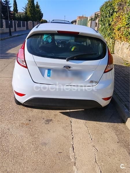 Usado Ford Fiesta Trend 75 CV (55 kW) 2014 Blanco Utilitario
