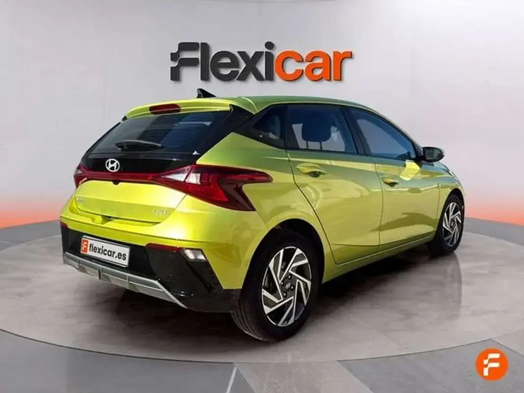Usado Hyundai i20 101 CV (74 kW) 2024 Verde Utilitario