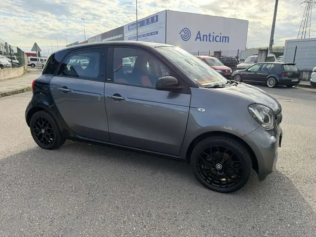 Usado Smart ForFour Passion 71 CV (52 kW) 2015 Gris Utilitario
