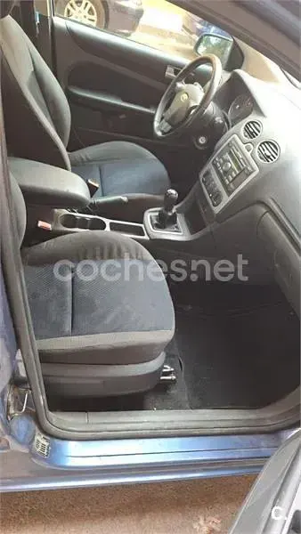 Usado Ford Focus Trend 100 CV (73 kW) 2006 Azul Familiar