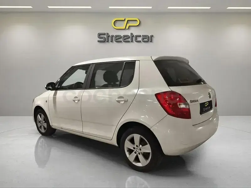 Usado Skoda Fabia 69 CV (50 kW) 2015 Blanco Berlina