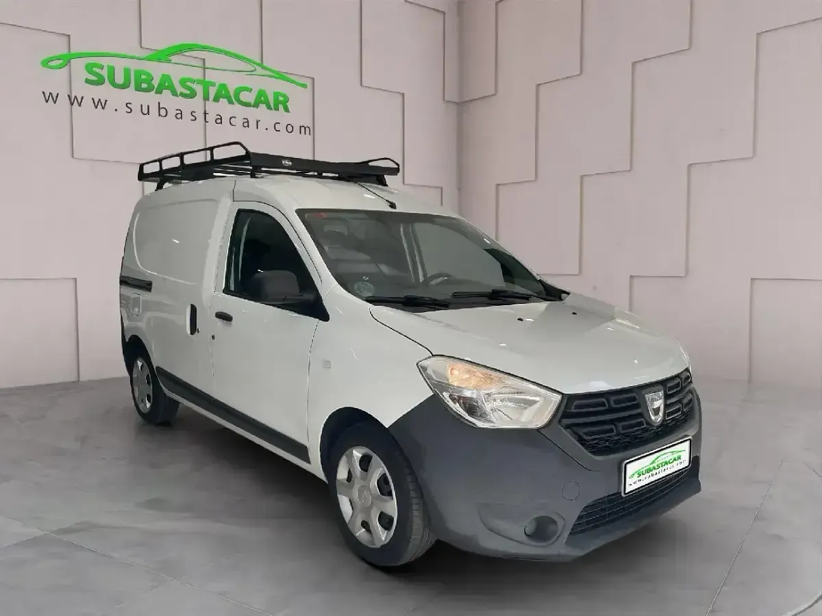 Usado Dacia Dokker Essentiel 75 CV (55 kW) 2019 Blanco Monovolumen