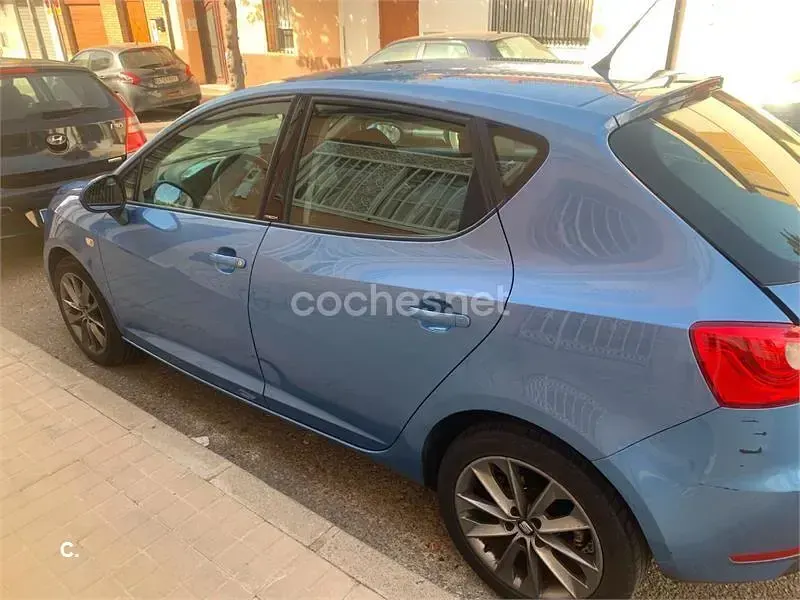 Usado Seat Ibiza I-Tech 90 CV (66 kW) 2015 Azul Berlina