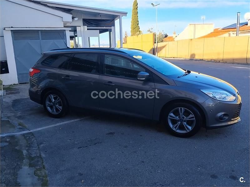 Usado Ford Focus Trend 100 CV (73 kW) 2014 Beige Familiar