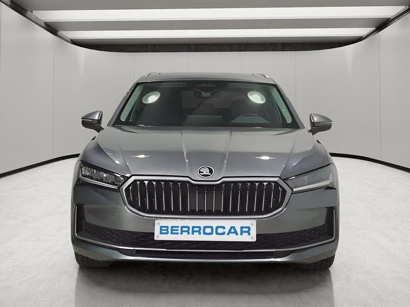 Usado Skoda Superb Selection 150 CV (110 kW) 2024 Gris Familiar