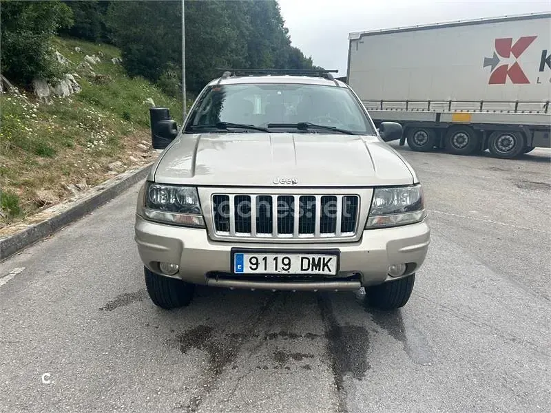 Usado Jeep Grand Cherokee Laredo 163 CV (119 kW) 2005 Gris / plata SUV