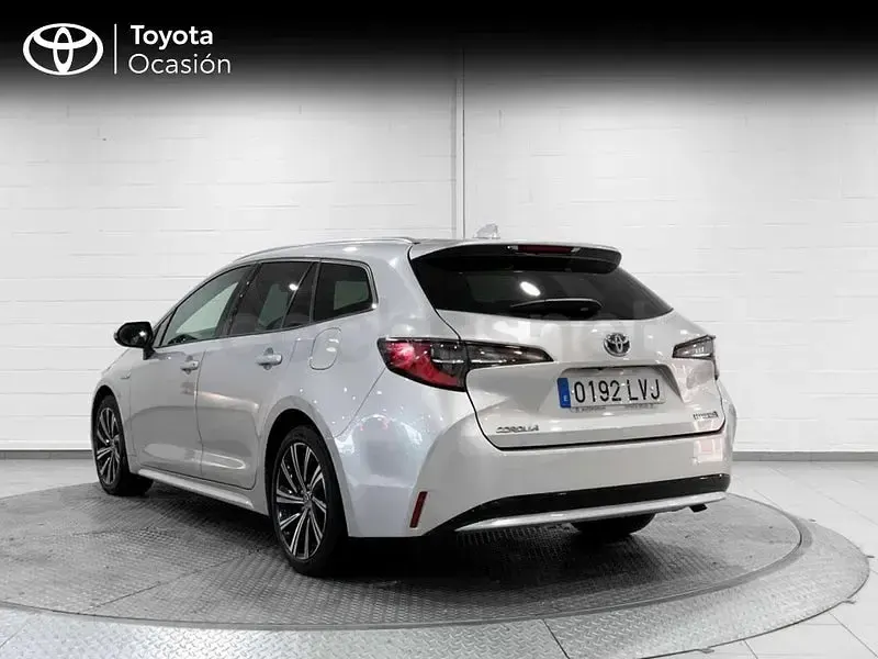 Usado Toyota Corolla Sport 122 CV (89 kW) 2021 Gris / plata Familiar