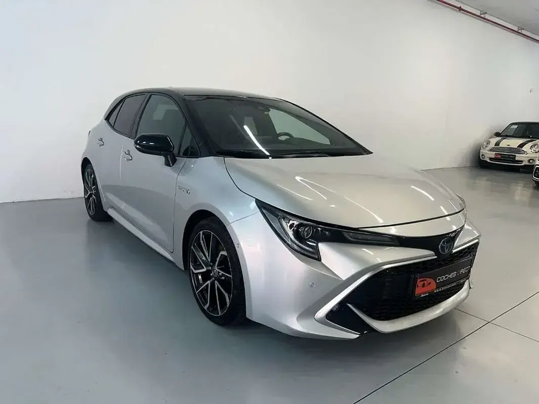 Używany Toyota Corolla Advance 179 KM (131 kW) 2021 Biały Sedan/Limuzyna
