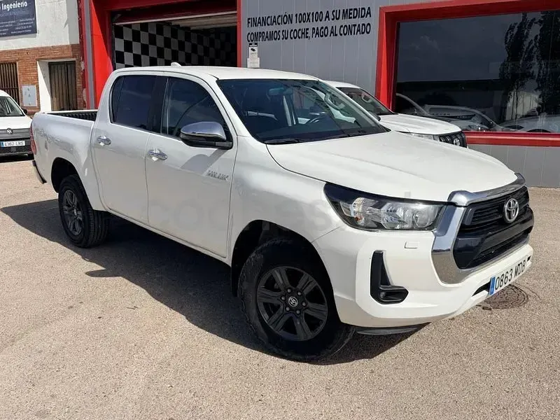 Usado Toyota HiLux Plus 150 CV (110 kW) 2023 Blanco Pickup/Camioneta