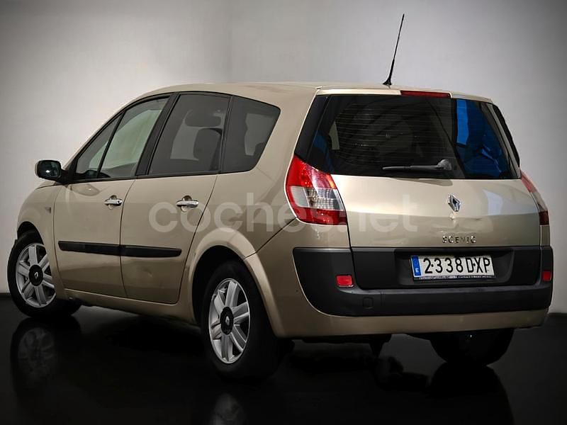 Usado Renault Grand Scénic II Dynamique 130 CV (95 kW) 2006 Gris / plata Monovolumen