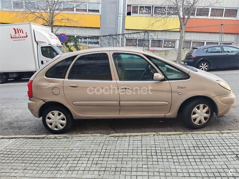 Usado Citroën Xsara Picasso 90 CV (66 kW) 2003 Beige Monovolumen