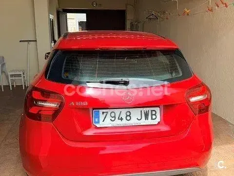 Usado Mercedes GLA180 122 CV (89 kW) 2017 Rojo SUV