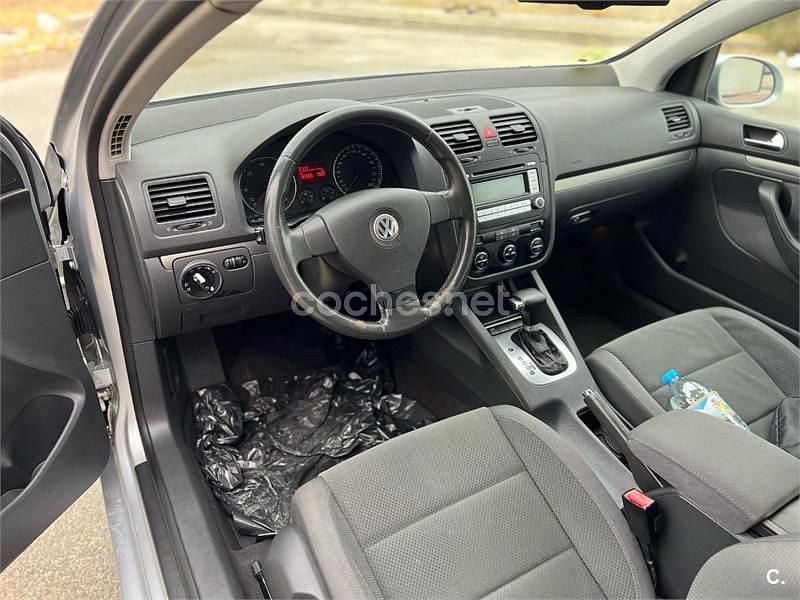 Usado VW Golf IV Highline 140 CV (102 kW) 2005 Gris / plata Berlina