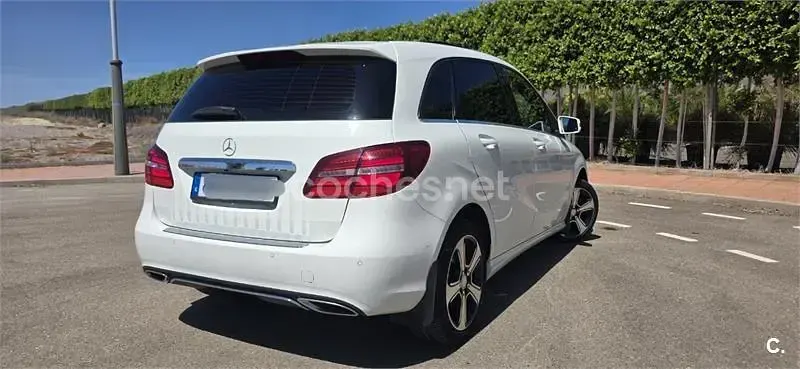 Usado Mercedes B200 136 CV (100 kW) 2018 Blanco Utilitario