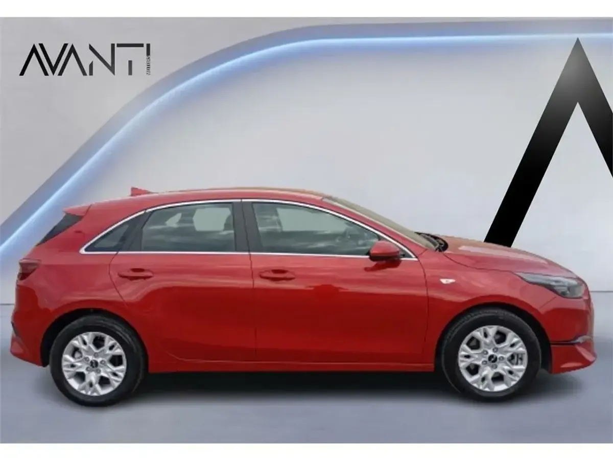 Usado Kia Ceed 136 CV (100 kW) 2025 Rojo Utilitario