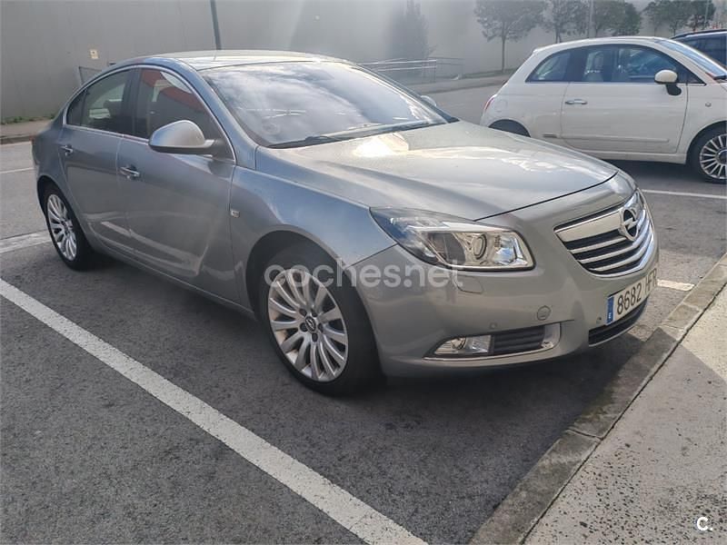 Usado Opel Insignia Sport 160 HP (117 kW) 2011 Cinzento Sedan