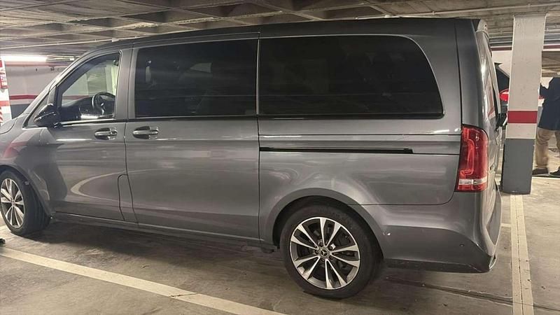 Usado Mercedes V250 Avantgarde 190 CV (139 kW) 2022 Gris Monovolumen