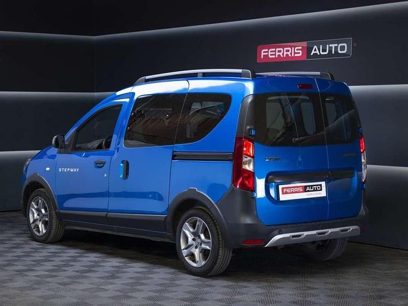 Usado Dacia Dokker Essentiel 131 CV (96 kW) 2021 Azul Monovolumen