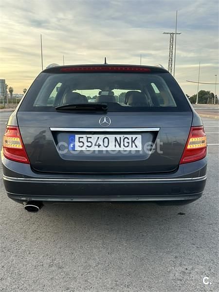 Usado Mercedes C250 Avantgarde 204 CV (150 kW) 2011 Gris / plata Familiar