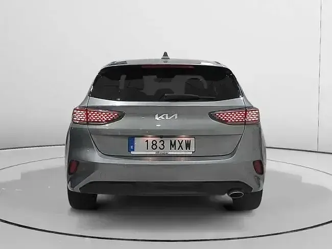 Usado Kia Ceed Style 101 CV (74 kW) 2025 Gris Utilitario