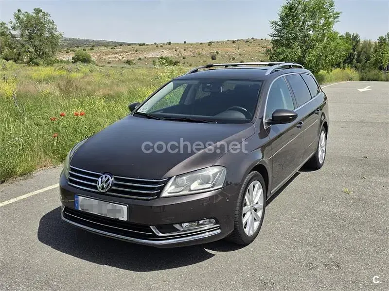 Usado VW Passat Highline 170 CV (125 kW) 2011 Marrón Familiar