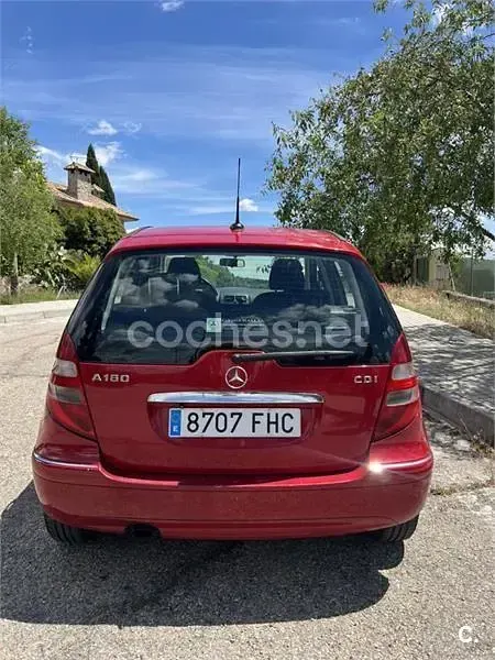 Usado Mercedes A180 Elegance 109 CV (80 kW) 2006 Rojo Monovolumen