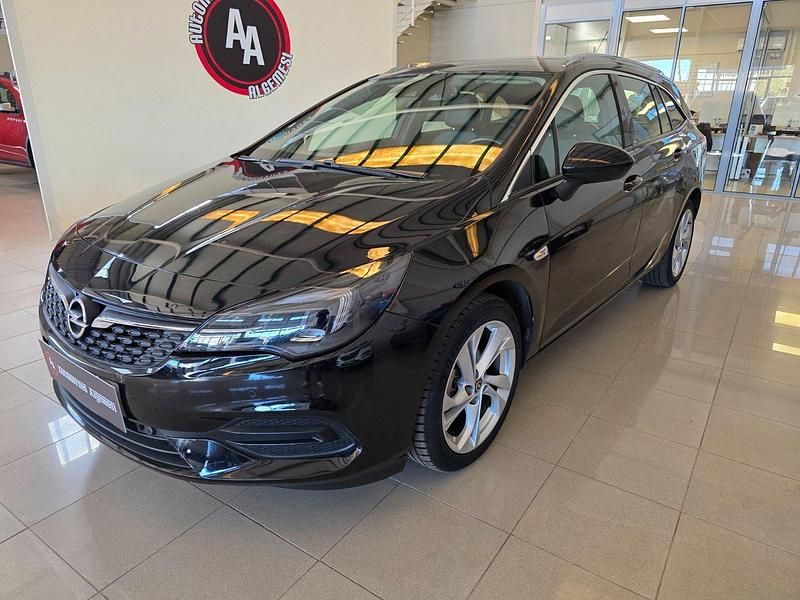 Usado Opel Astra Business 130 CV (95 kW) 2021 Negro Familiar