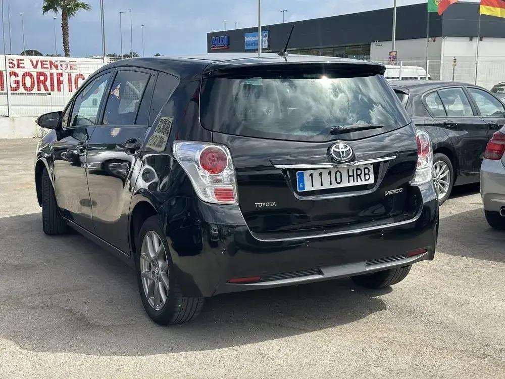 Usado Toyota Corolla 146 CV (107 kW) 2013 Negro metalico Familiar
