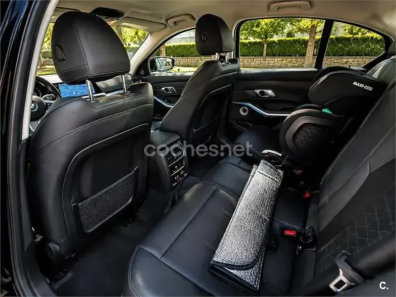 Usado BMW 318 Comfort Edition 150 CV (110 kW) 2019 Negro Berlina