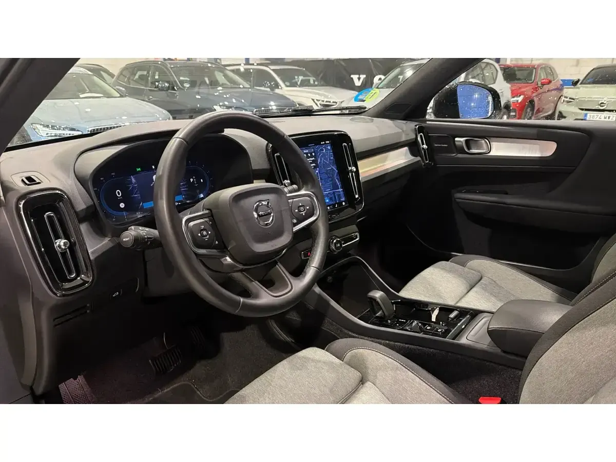 Usado Volvo XC40 Plus 163 CV (119 kW) 2025 Negro SUV