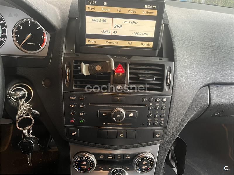 Usado Mercedes C220 Avantgarde 170 CV (125 kW) 2008 Gris / plata Familiar