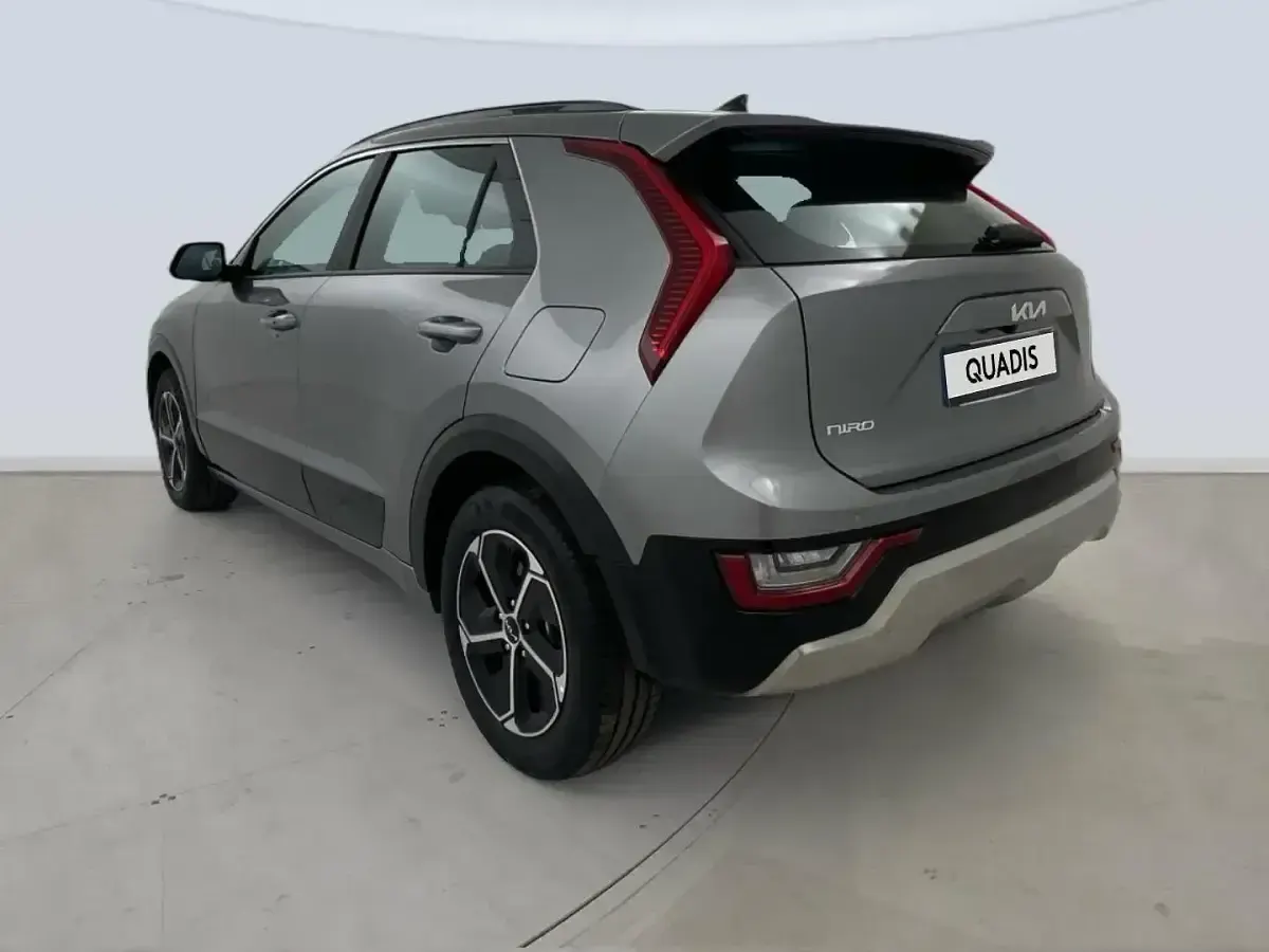 Usado Kia Niro 129 CV (94 kW) 2025 Gris SUV