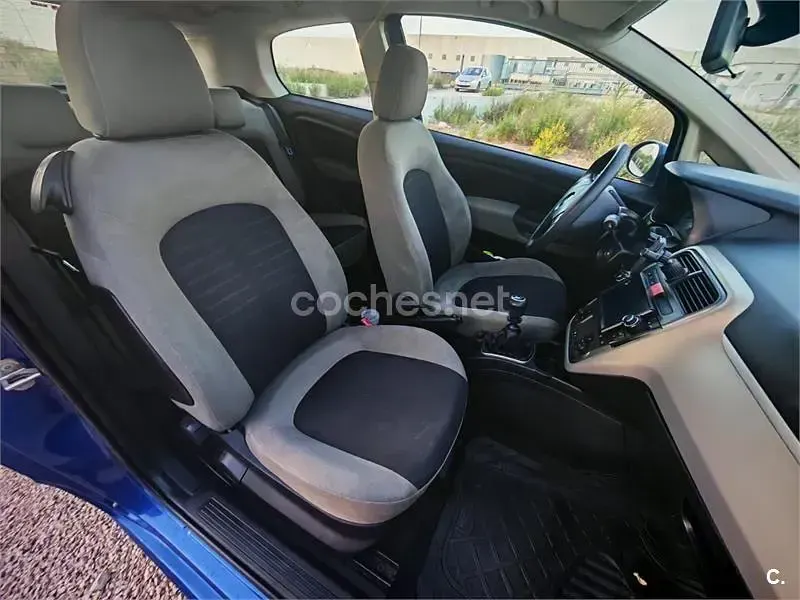 Usado Fiat Grande Punto Active 77 CV (56 kW) 2006 Azul Utilitario