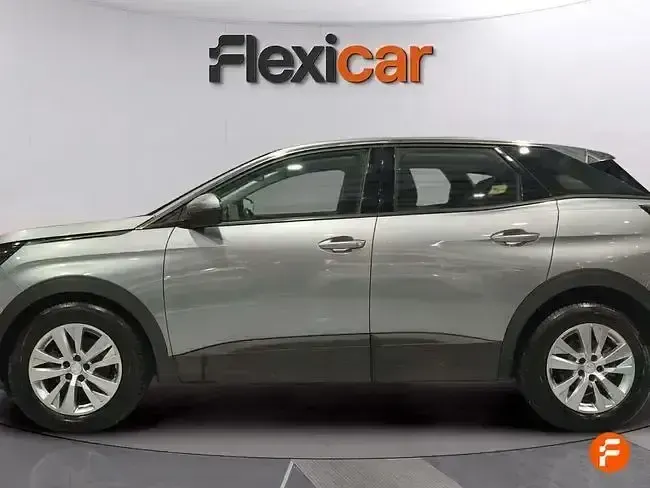 Usado Peugeot 3008 Active 130 CV (95 kW) 2021 Gris SUV
