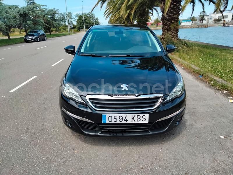 Usado Peugeot 308 Style 100 CV (73 kW) 2017 Negro Berlina