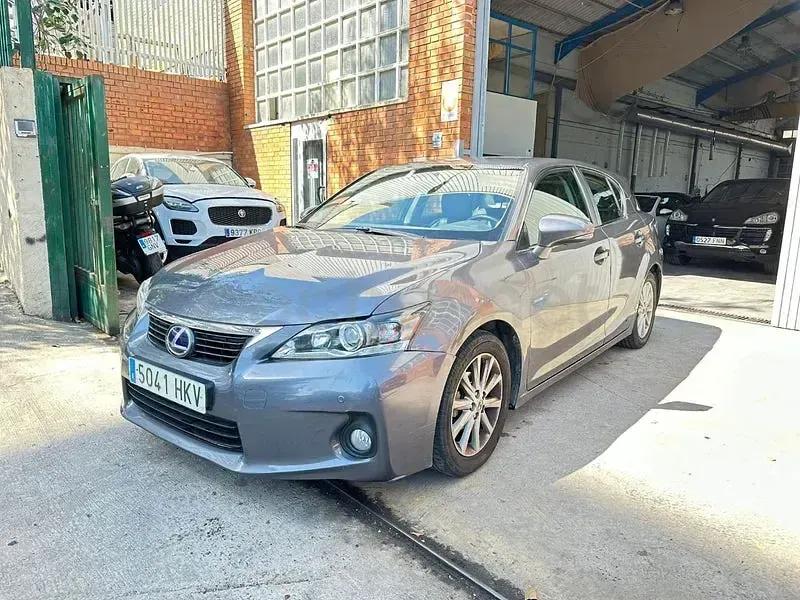 Usado Lexus CT200h 136 CV (100 kW) 2012 Gris / plata Berlina