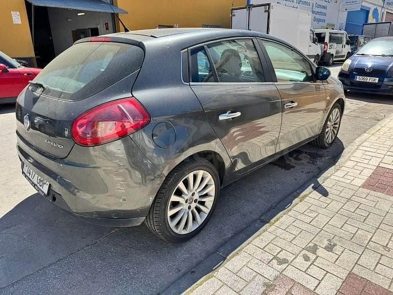 Usado Fiat Bravo Dynamic 120 CV (88 kW) 2008 Gris / plata Utilitario