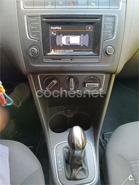 Usado VW Polo Advance 90 CV (66 kW) 2014 Rojo Berlina