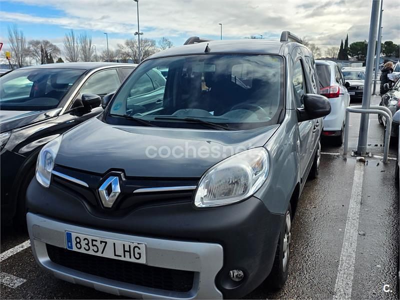 Usado Renault Kangoo Techno 95 CV (69 kW) 2021 Gris / plata Monovolumen