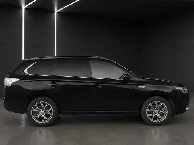 Usado Mitsubishi Outlander P-HEV 203 CV (149 kW) 2014 Negro Pickup/Camioneta