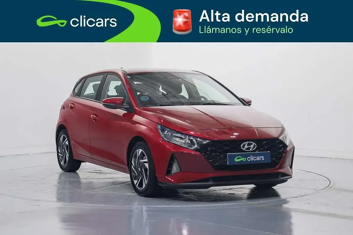 Usado Hyundai i20 101 CV (74 kW) 2022 Rojo Utilitario