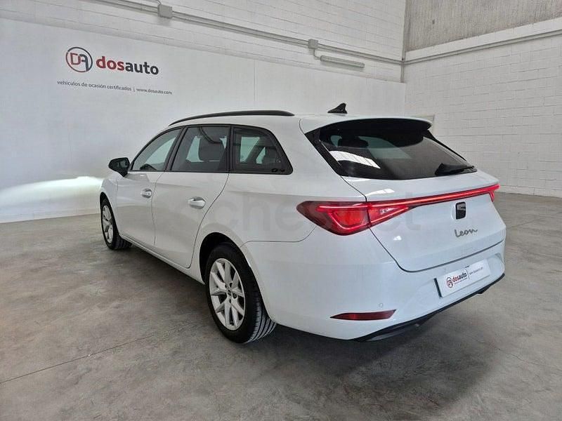 Usado Seat Leon Reference 150 CV (110 kW) 2021 Blanco Familiar