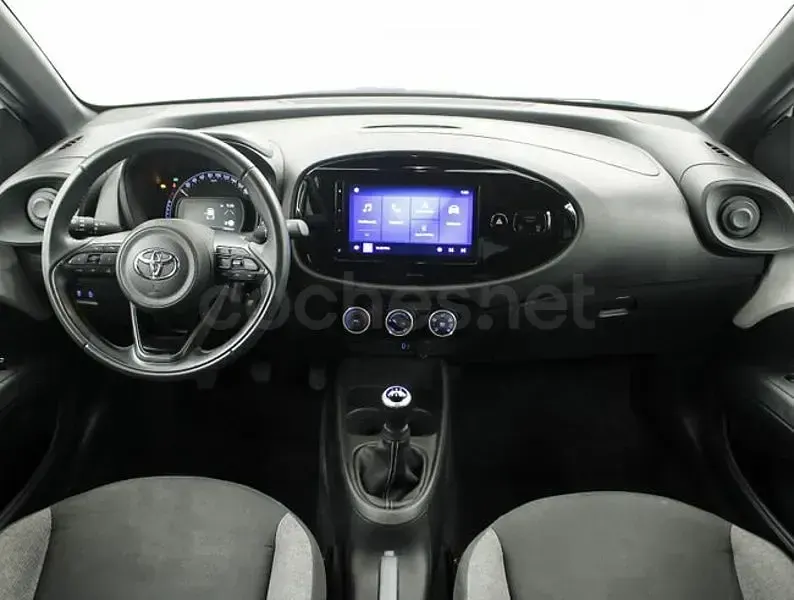 Usado Toyota Aygo X Play 72 CV (52 kW) 2025 Blanco SUV