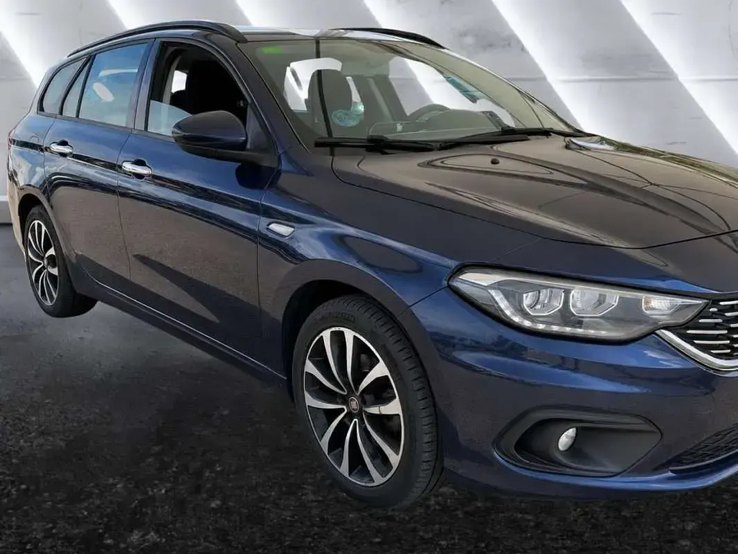 Usado Fiat Tipo Lounge 94 CV (69 kW) 2018 Azul Familiar