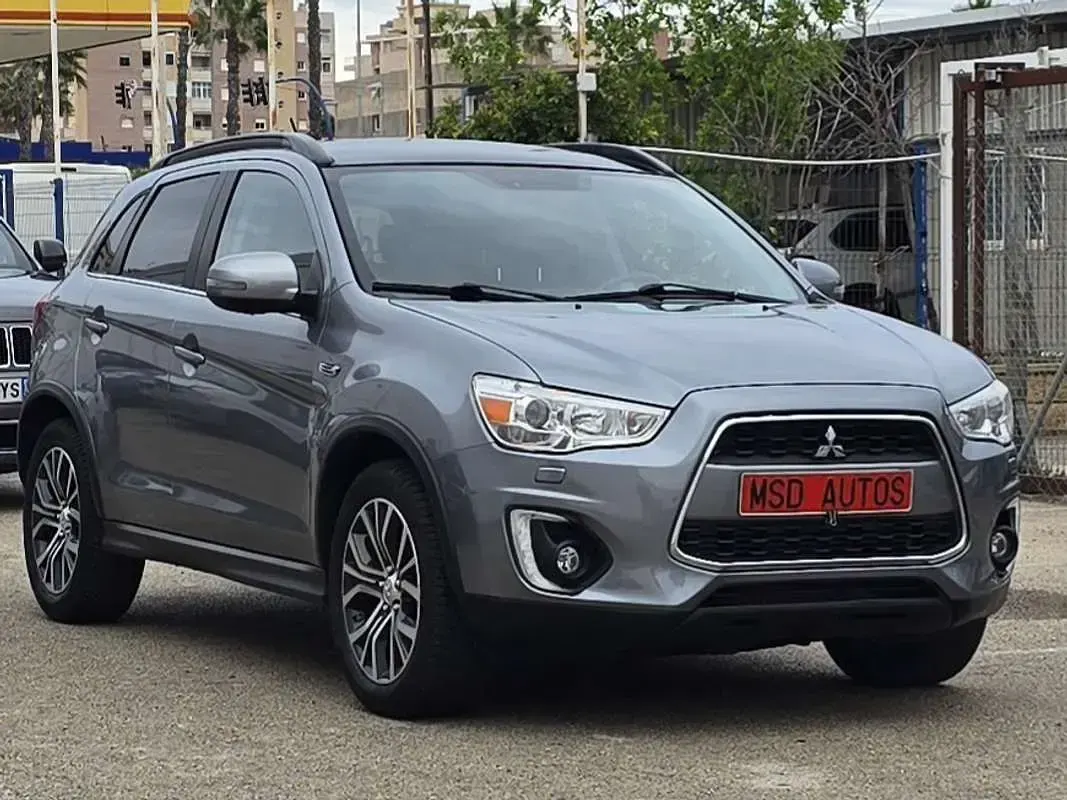 Usado Mitsubishi ASX Motion 114 CV (83 kW) 2015 Plateado SUV