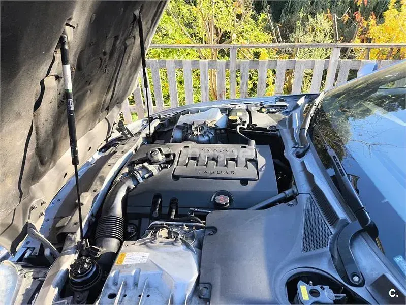 Usado Jaguar XKR 395 CV (290 kW) 2006 Gris / plata Coupe