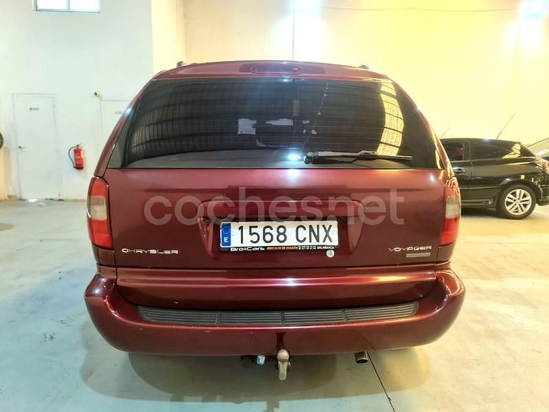 Usado Chrysler Voyager 140 CV (102 kW) 2003 Granate Monovolumen