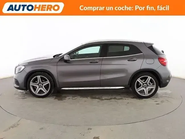 Usado Mercedes GLA200 AMG line 135 HP (99 kW) 2019 Cinzento SUV