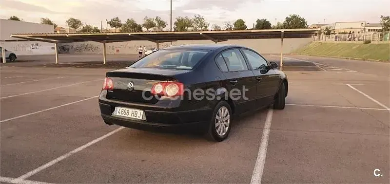 Usado VW Passat Edition 110 CV (80 kW) 2011 Negro Berlina