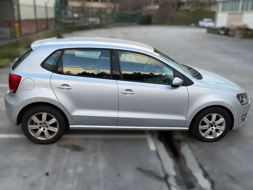 Usado VW Polo Advance 95 CV (69 kW) 2011 Gris Utilitario